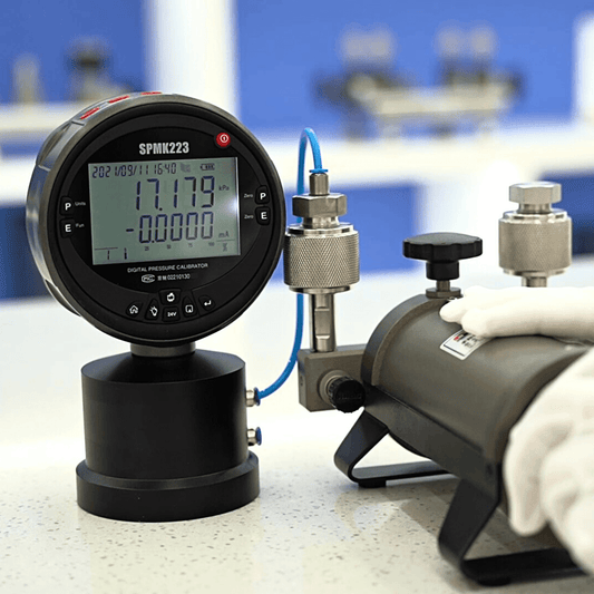 Digital Calibration Reference High Accuracy Pressure Gauge